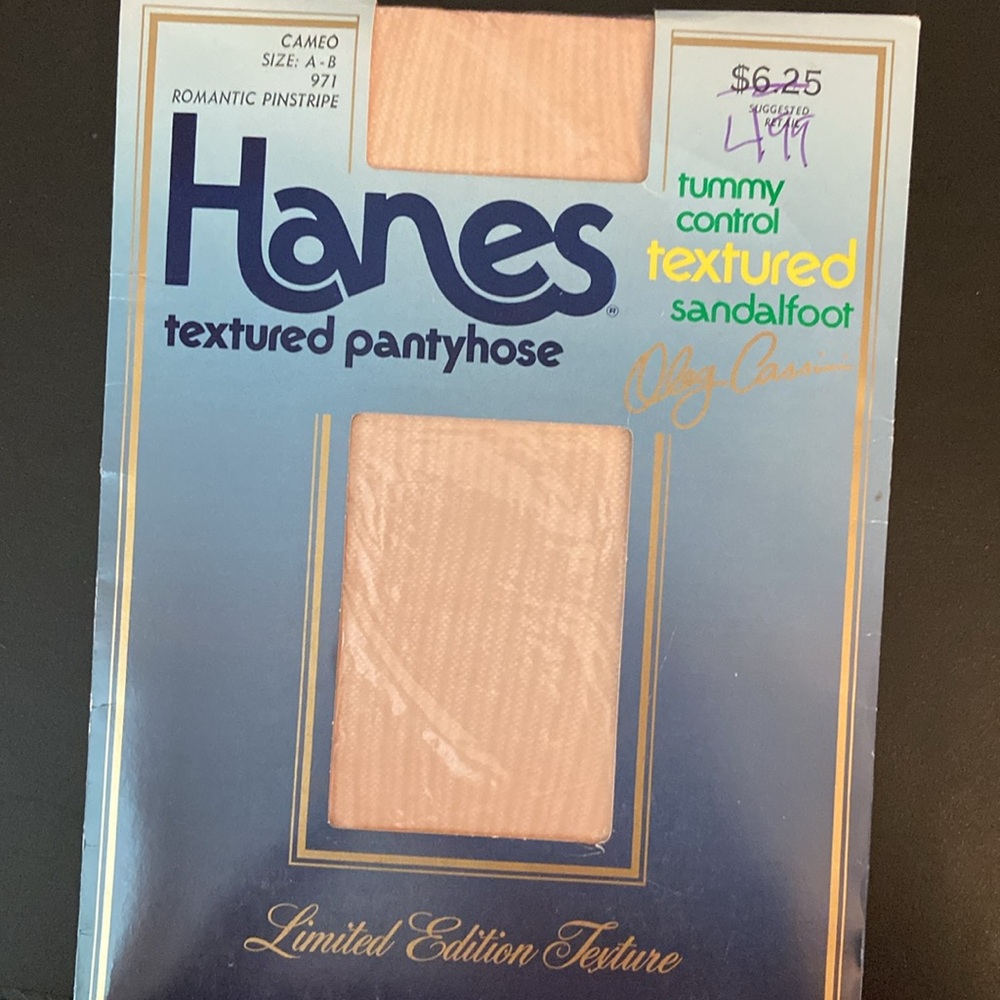 Vintage Hanes Textured Pantyhose - Cameo